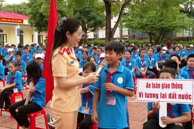 Tuyên truyền kiến thức pháp luật về trật tự ATGT cho học sinh